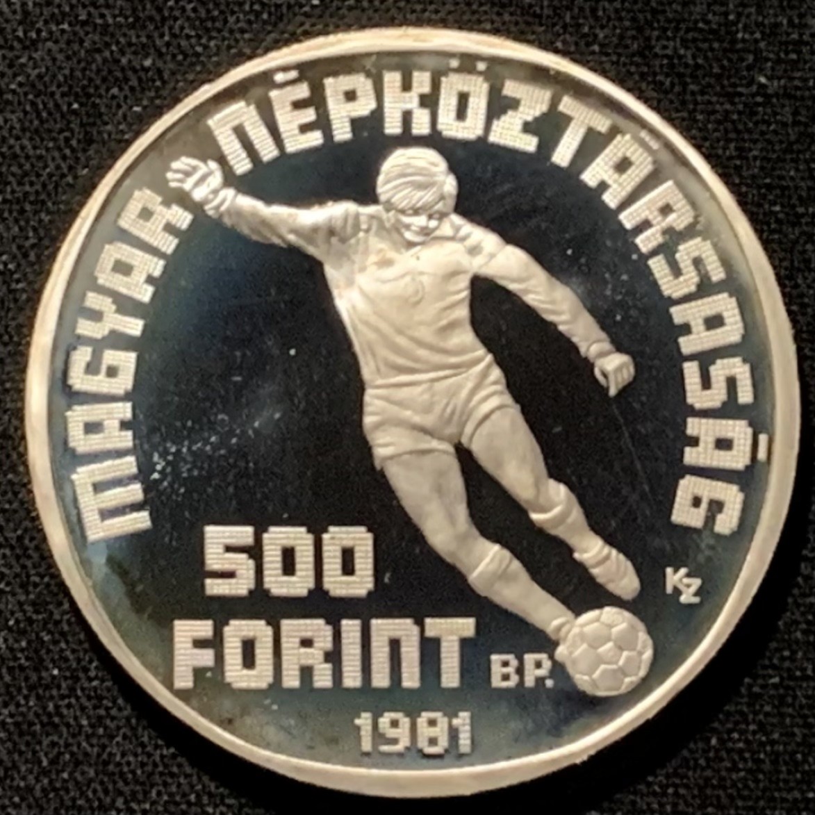 紫瑗钱币——第317期拍卖 匈牙利 1982年 西班牙世界杯 射门 500福林 28克 0.64银 精制 德国原装卡