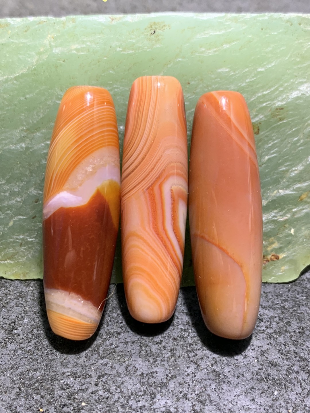 高玉化酒红色缠丝玛瑙通货桶珠3颗，