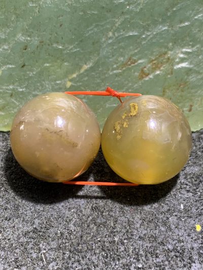 天然阜新黄金水草玛瑙腰珠一对 天然阜新黄金水草玛瑙腰珠一对