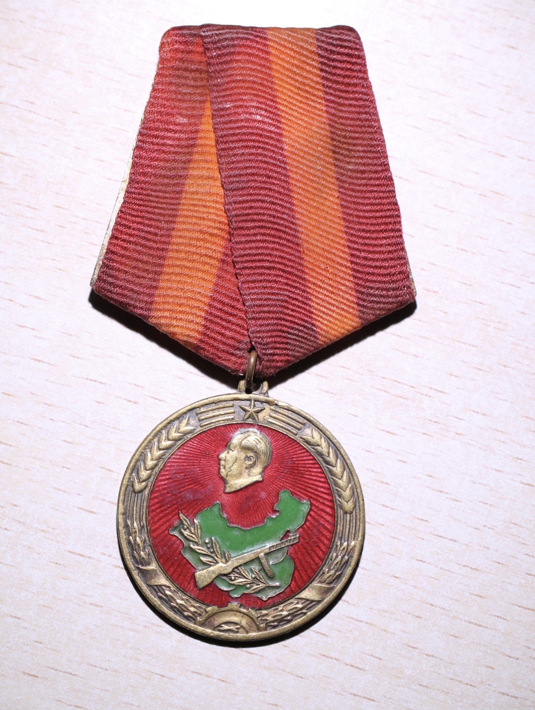 大猫徽章拍卖第207期 1957年昆明军区慰问代表团赠章 铜质