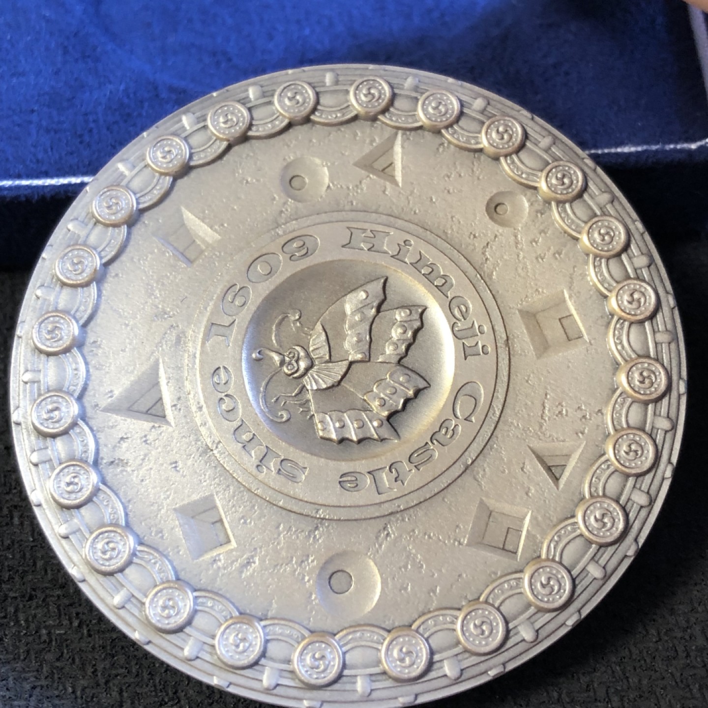 【海寧潮】日本造币局国宝章牌系列姬路城仿古纪念大银章，重165克，直径60毫米