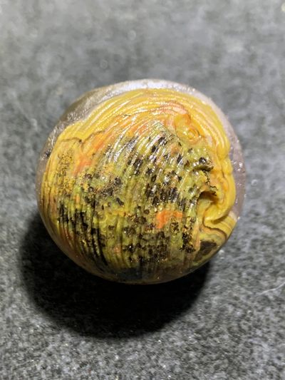 亚光冰飘草花纹战国红玛瑙雕刻鹰首随形珠子一颗！ - 亚光冰飘草花纹战国红玛瑙雕刻鹰首随形珠子一颗！