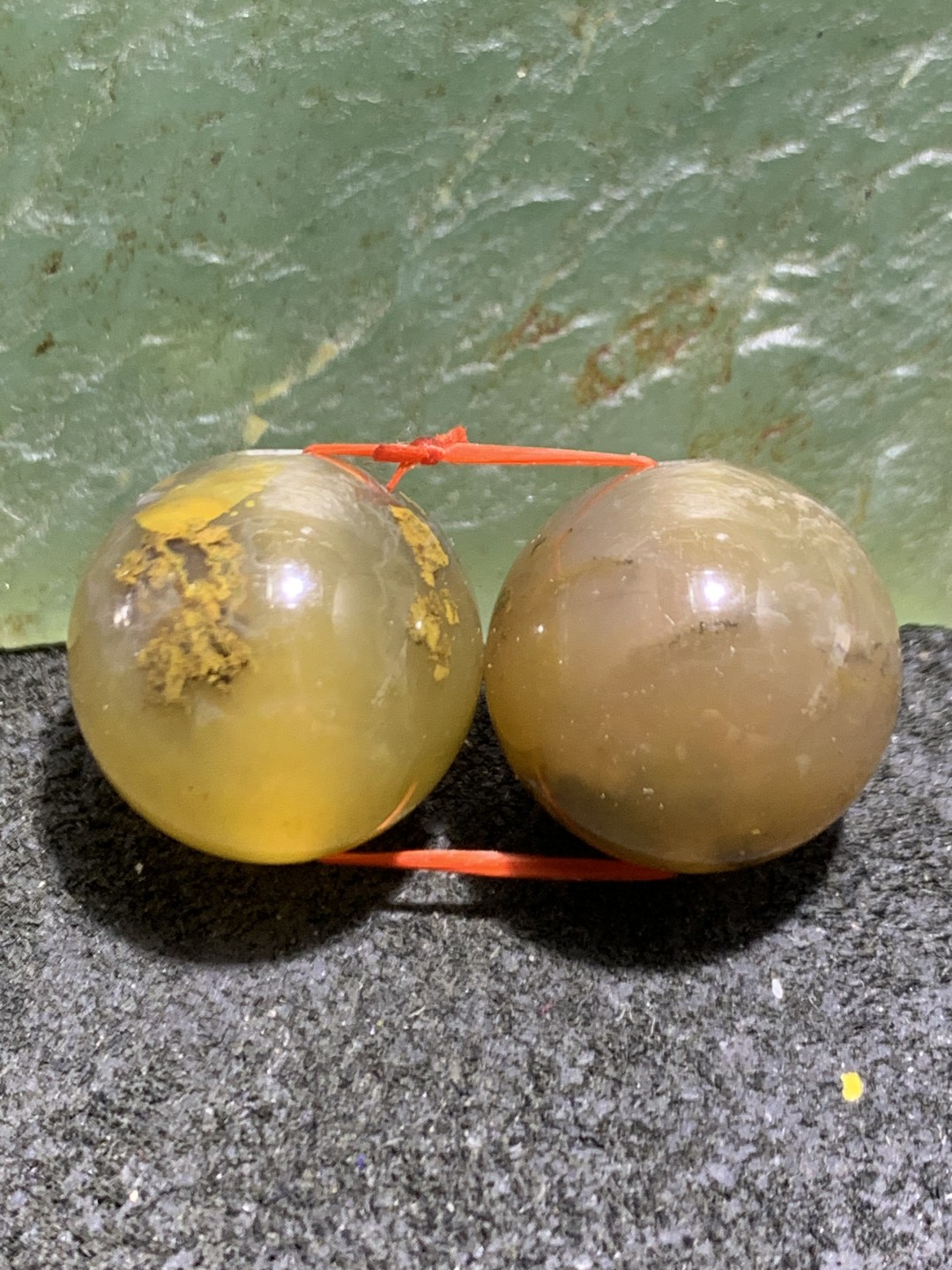天然阜新黄金水草玛瑙腰珠一对