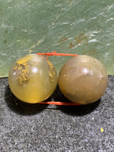 天然阜新黄金水草玛瑙腰珠一对 天然阜新黄金水草玛瑙腰珠一对