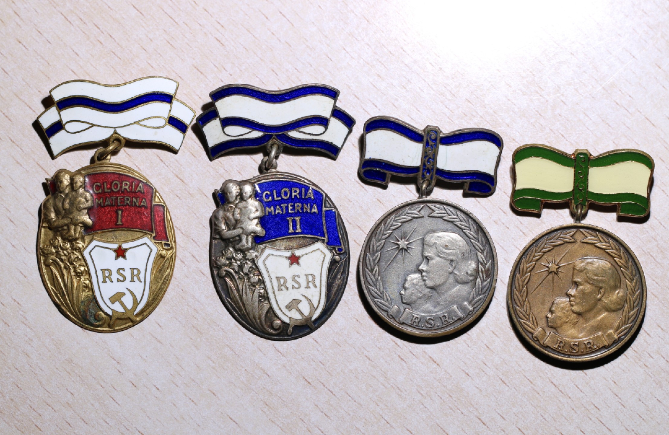 大猫徽章拍卖第207期 罗马尼亚母亲勋奖一组