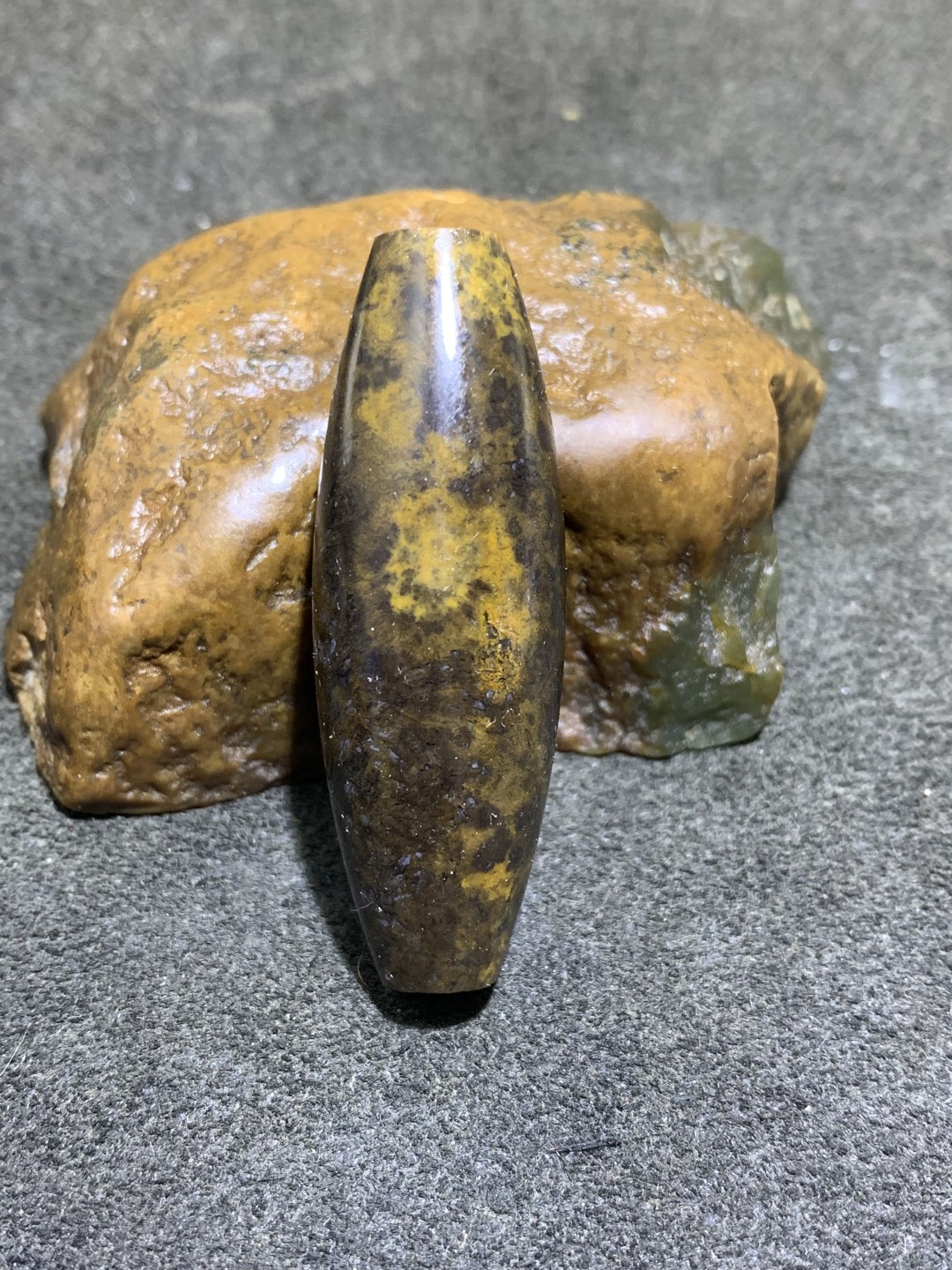 精美天然蓝白玉髓九眼页岩天珠一颗！