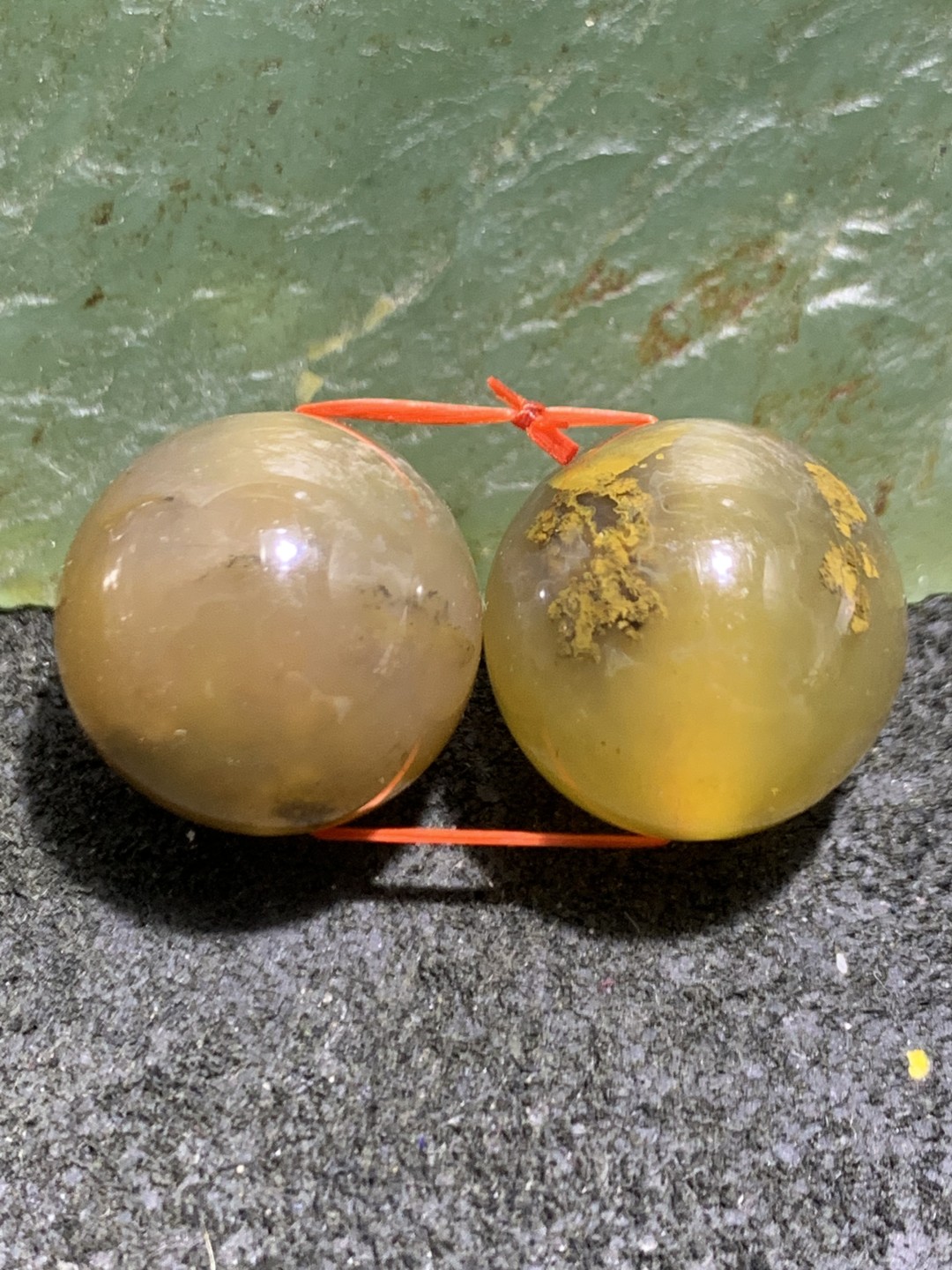 天然阜新黄金水草玛瑙腰珠一对