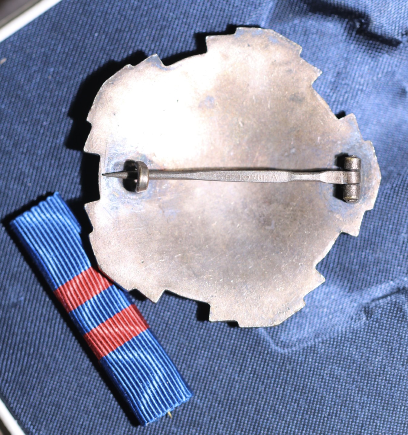 大猫徽章拍卖第207期 南斯拉夫二级三级劳动勋章原盒一对 好品