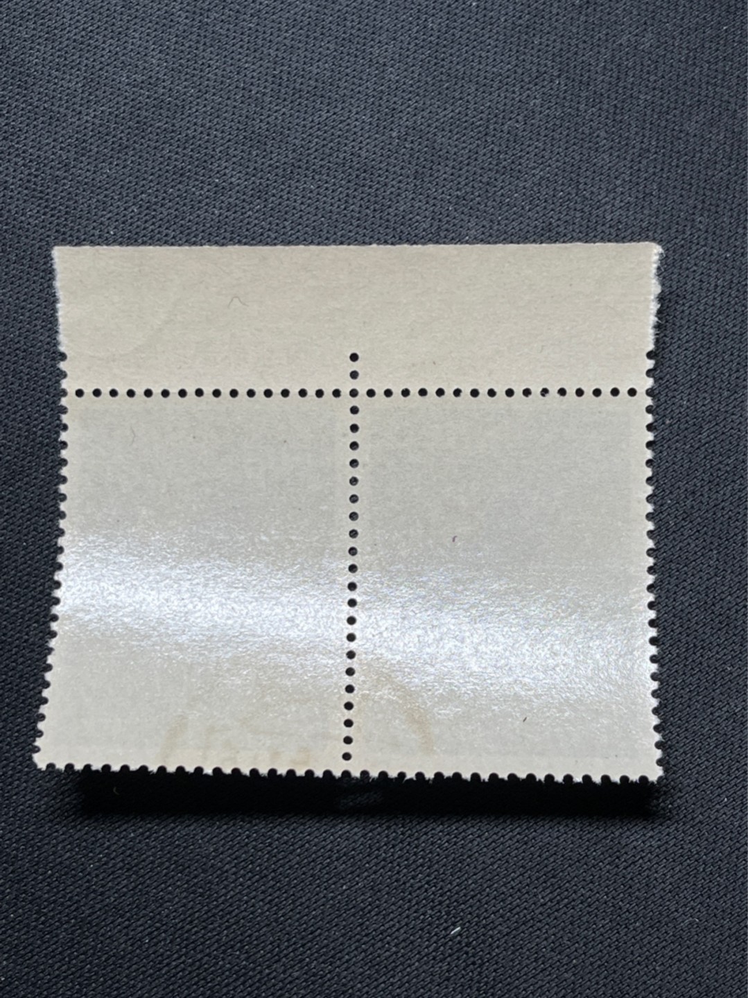 洪涛臻品 精选邮票限时拍卖第七十六期 特46唐三彩 8-2盖销 数字➕厂名2连一组★全品★解放初的经典票，整版撕开，面艳胶白，票挺洁净，齿孔完美，收藏评级两相宜。老纪特的版票资源十分稀缺难寻，机会来临时必须抓住。（近期成交价见尾图 ）