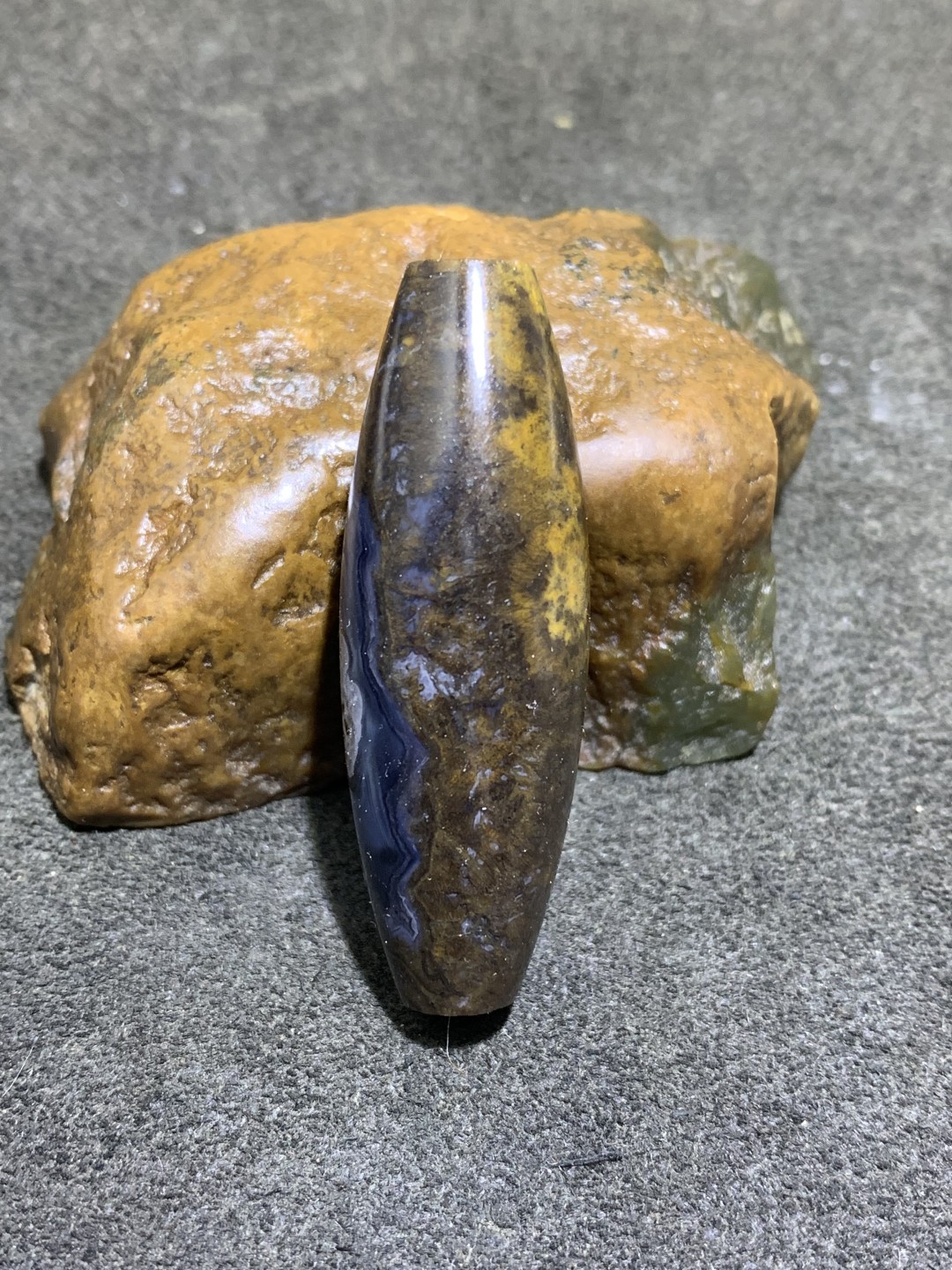 精美天然蓝白玉髓九眼页岩天珠一颗！