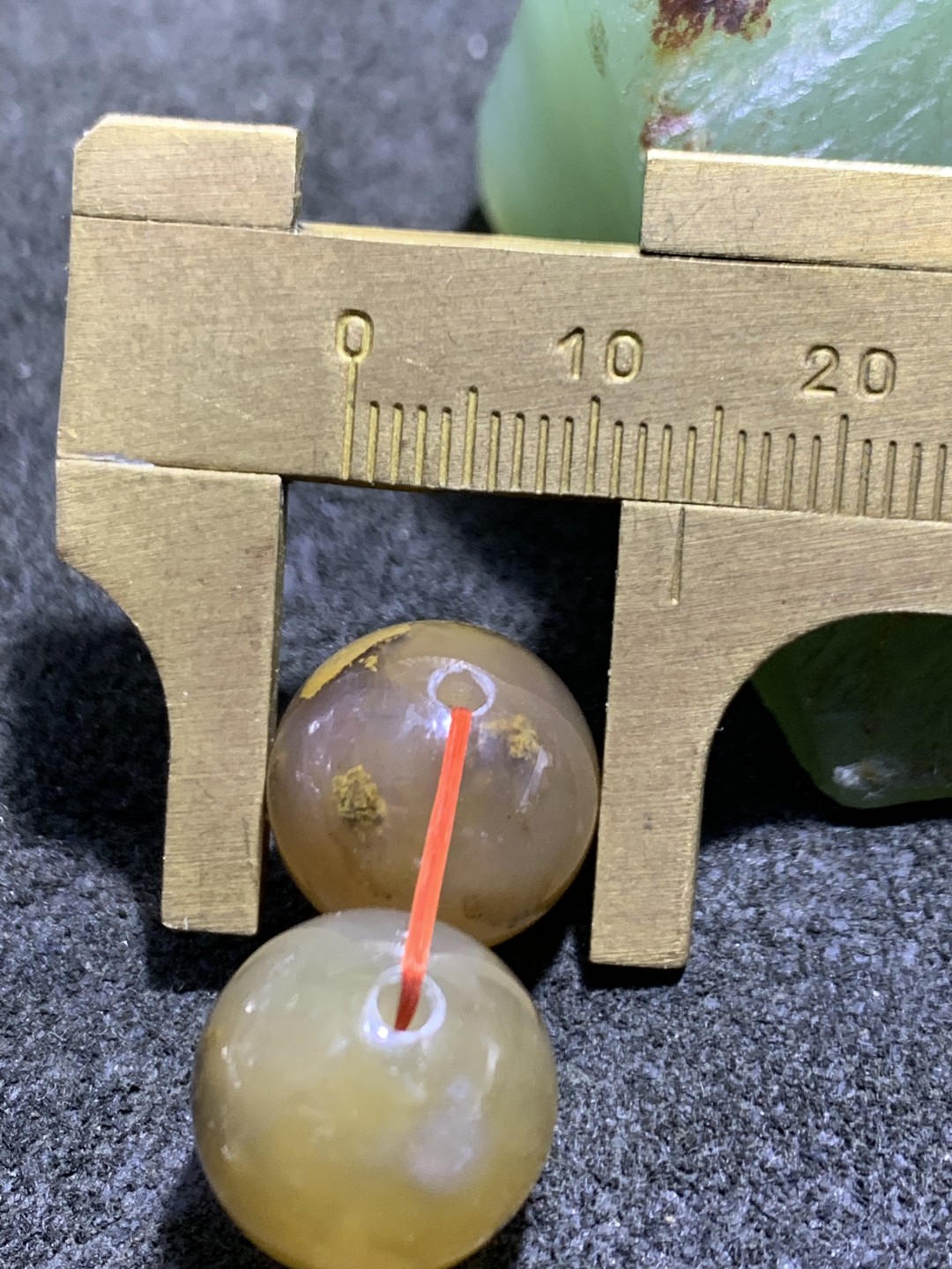 天然阜新黄金水草玛瑙腰珠一对