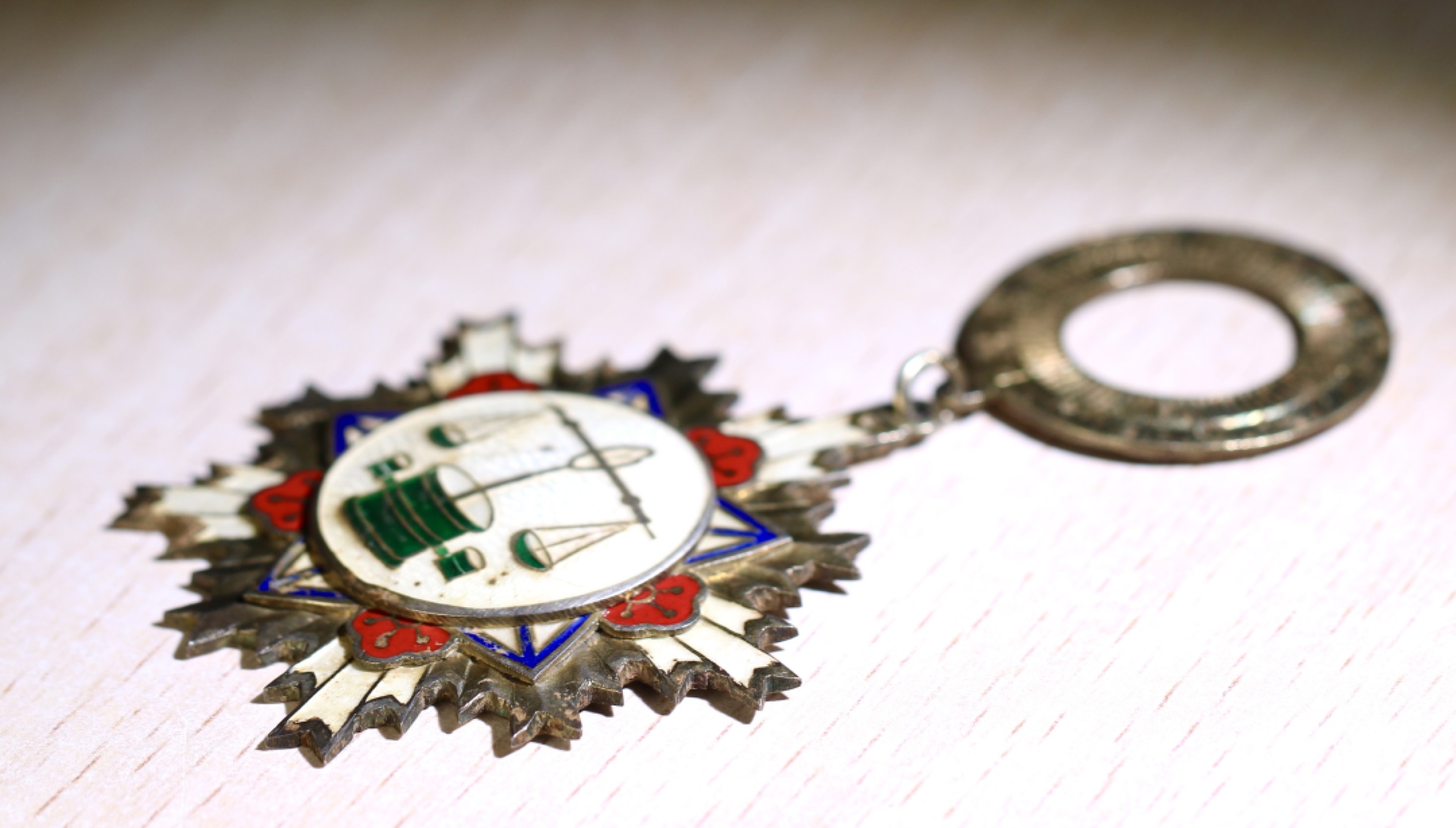 大猫徽章拍卖第207期 国府考绩奖章 银质 缺绶带 