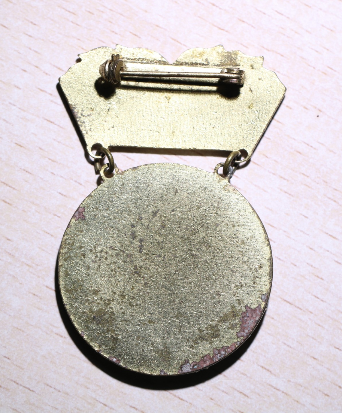 大猫徽章拍卖第207期 1958年德国莱比锡社会主义国际第一届友军运动会纪念章  铜质