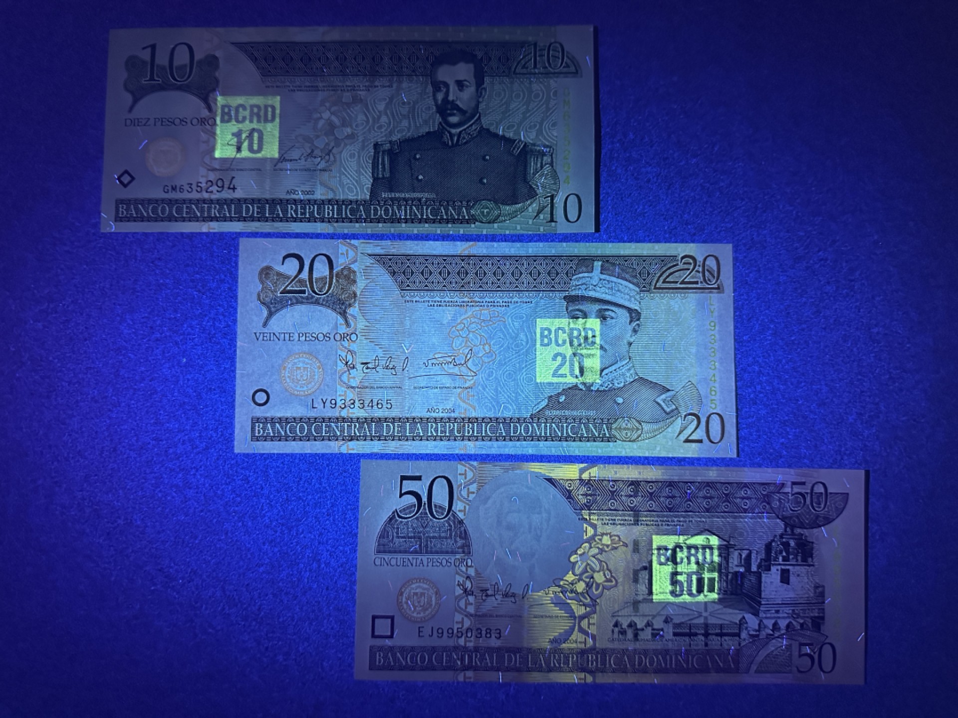 《张总收藏》78期——女王精品 多米尼加10、20、50比索 UNC 2002年版