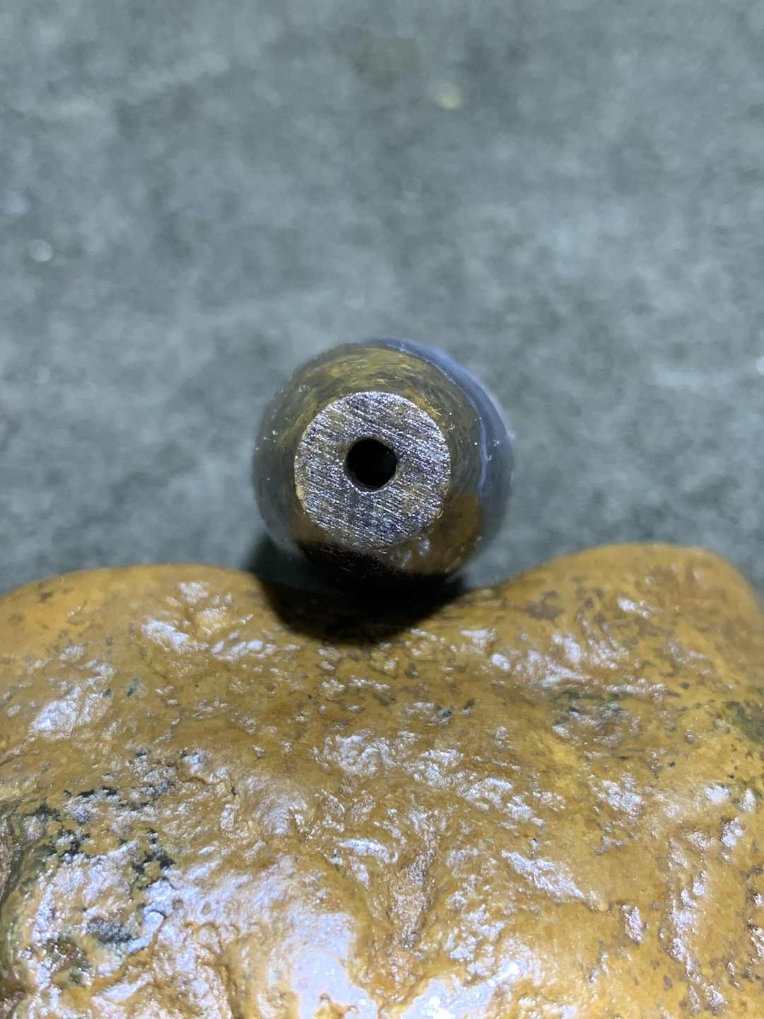 精美天然蓝白玉髓九眼页岩天珠一颗！