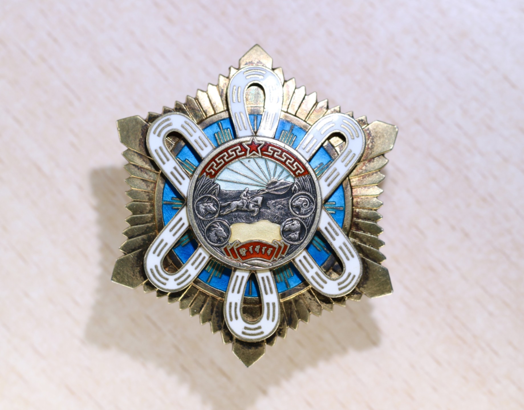 大猫徽章拍卖第207期 蒙古🇲🇳老蒙文北极星勋章 银质全品