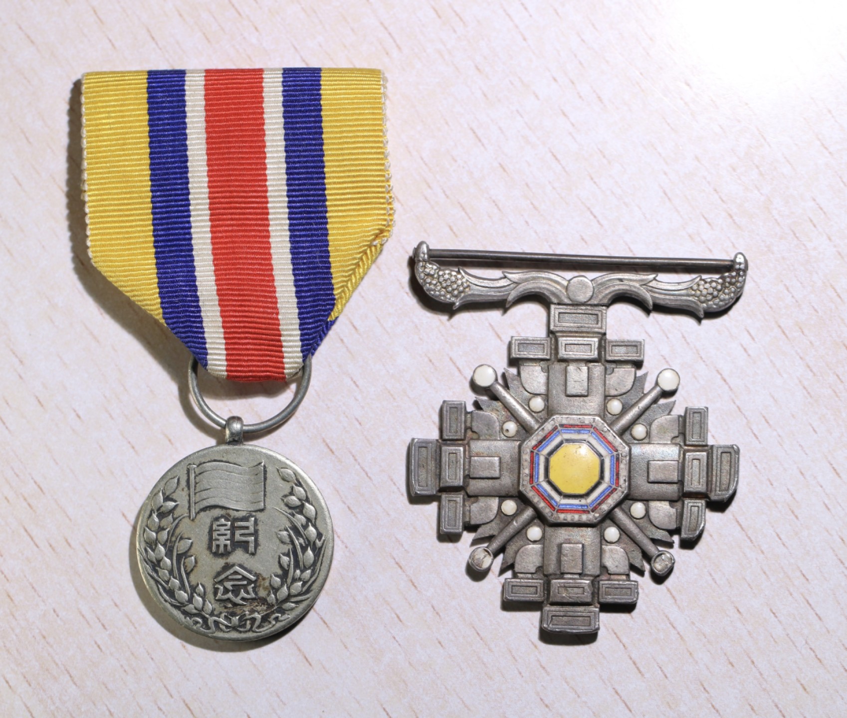 大猫徽章拍卖第207期 勿忘国耻 伪政权银章一组