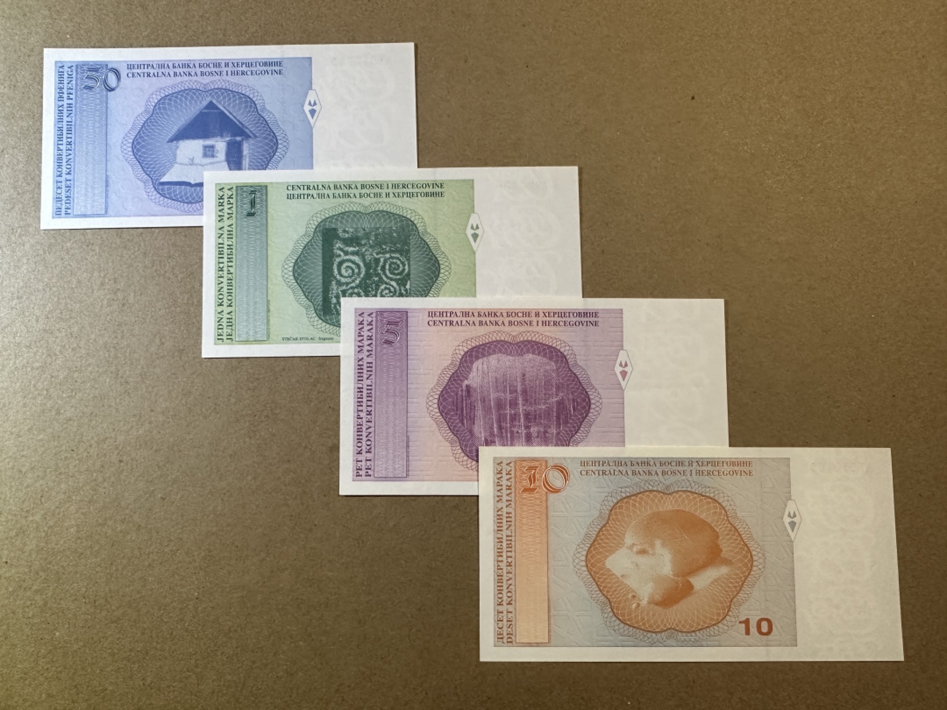 《张总收藏》78期——女王精品 波黑50分、1、5、10可兑换马克4张 UNC 1998年版