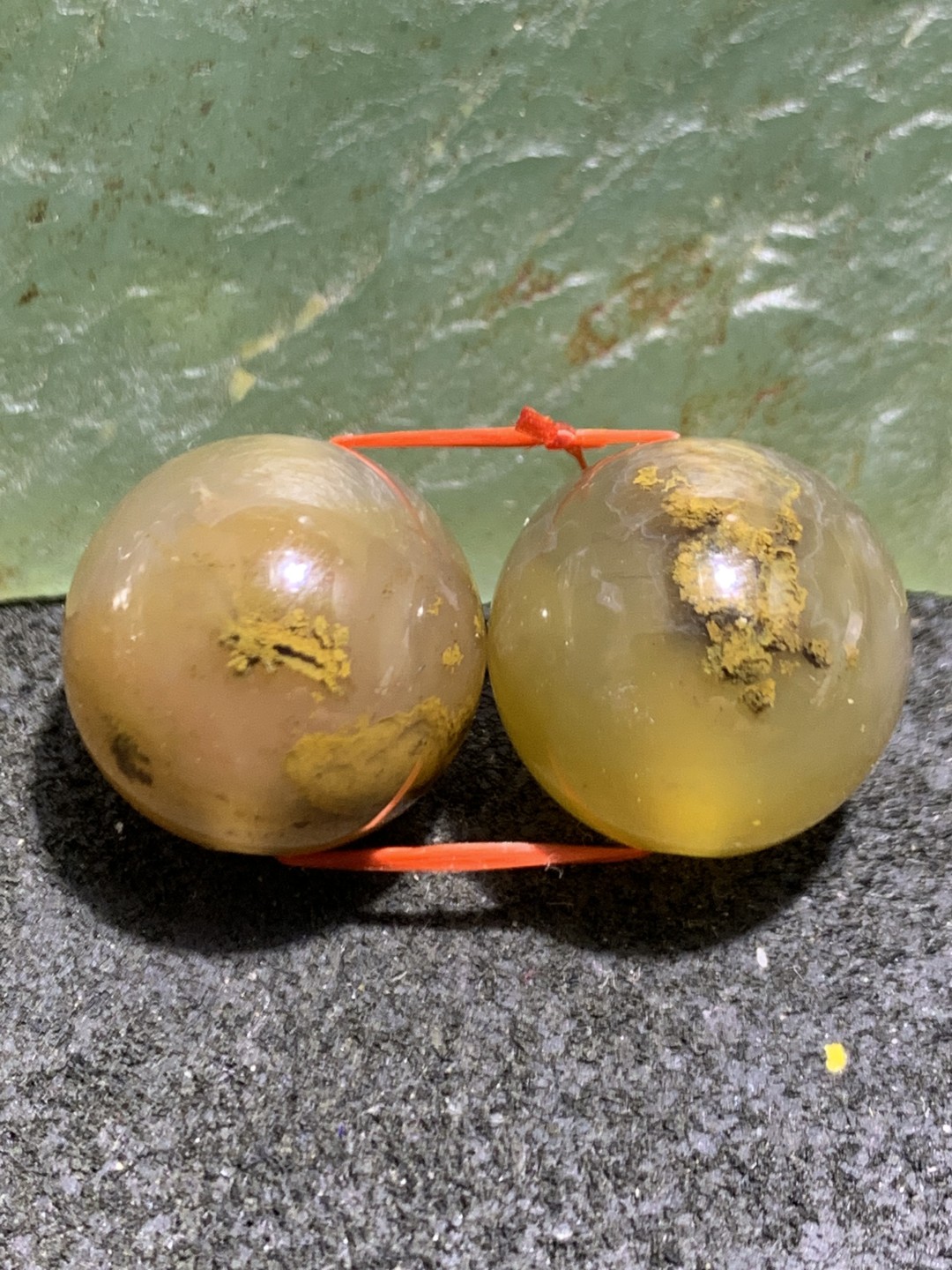 天然阜新黄金水草玛瑙腰珠一对
