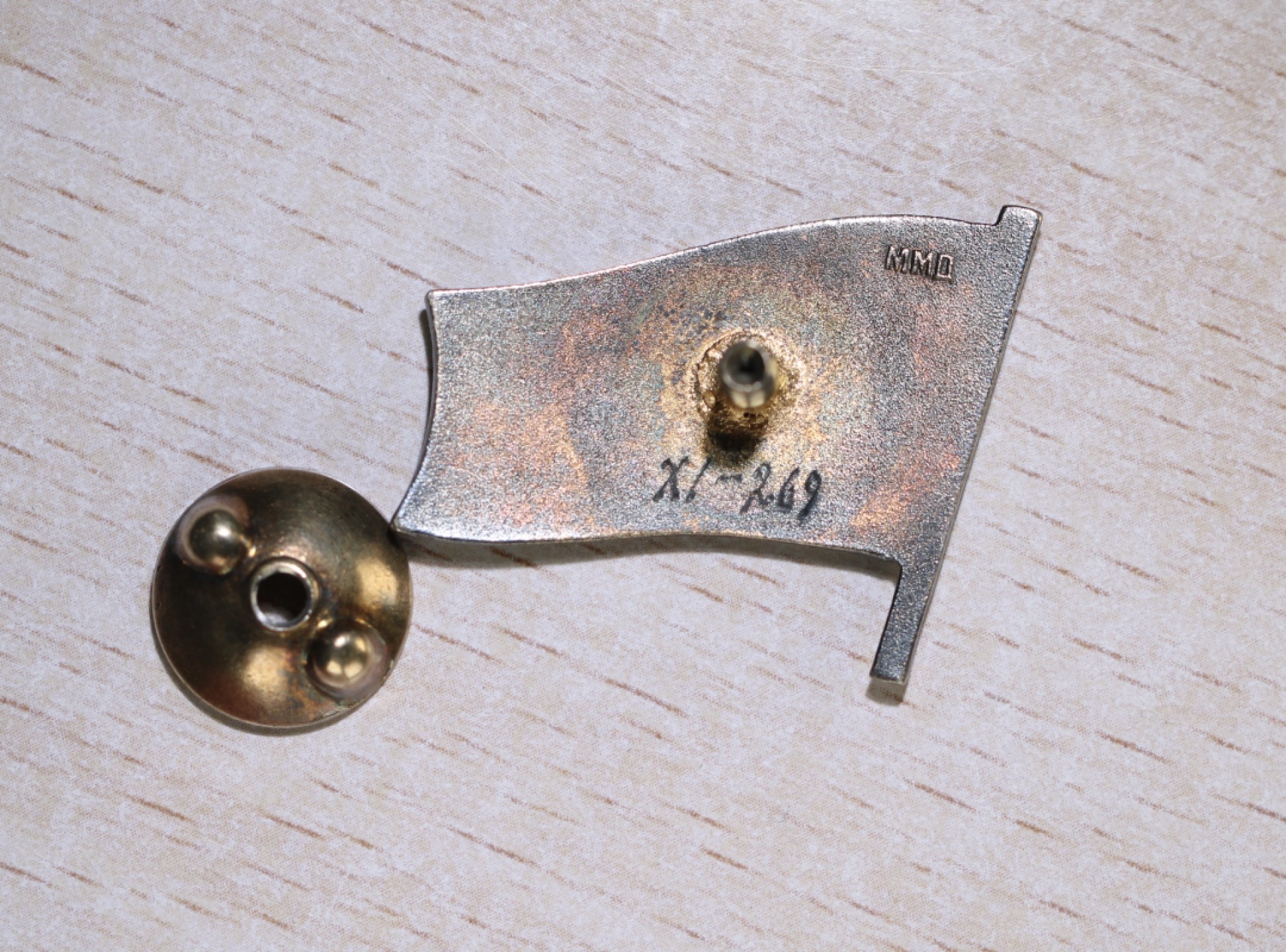 大猫徽章拍卖第207期 苏联第十一届最高苏维埃代表证章一对 银质好品 得主信息齐全