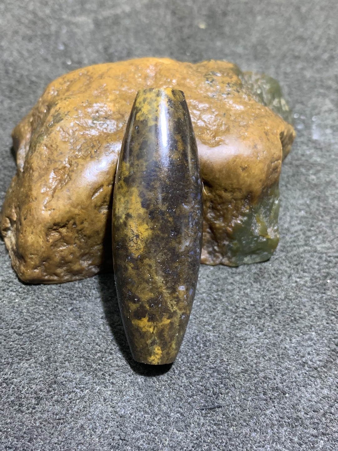 精美天然蓝白玉髓九眼页岩天珠一颗！