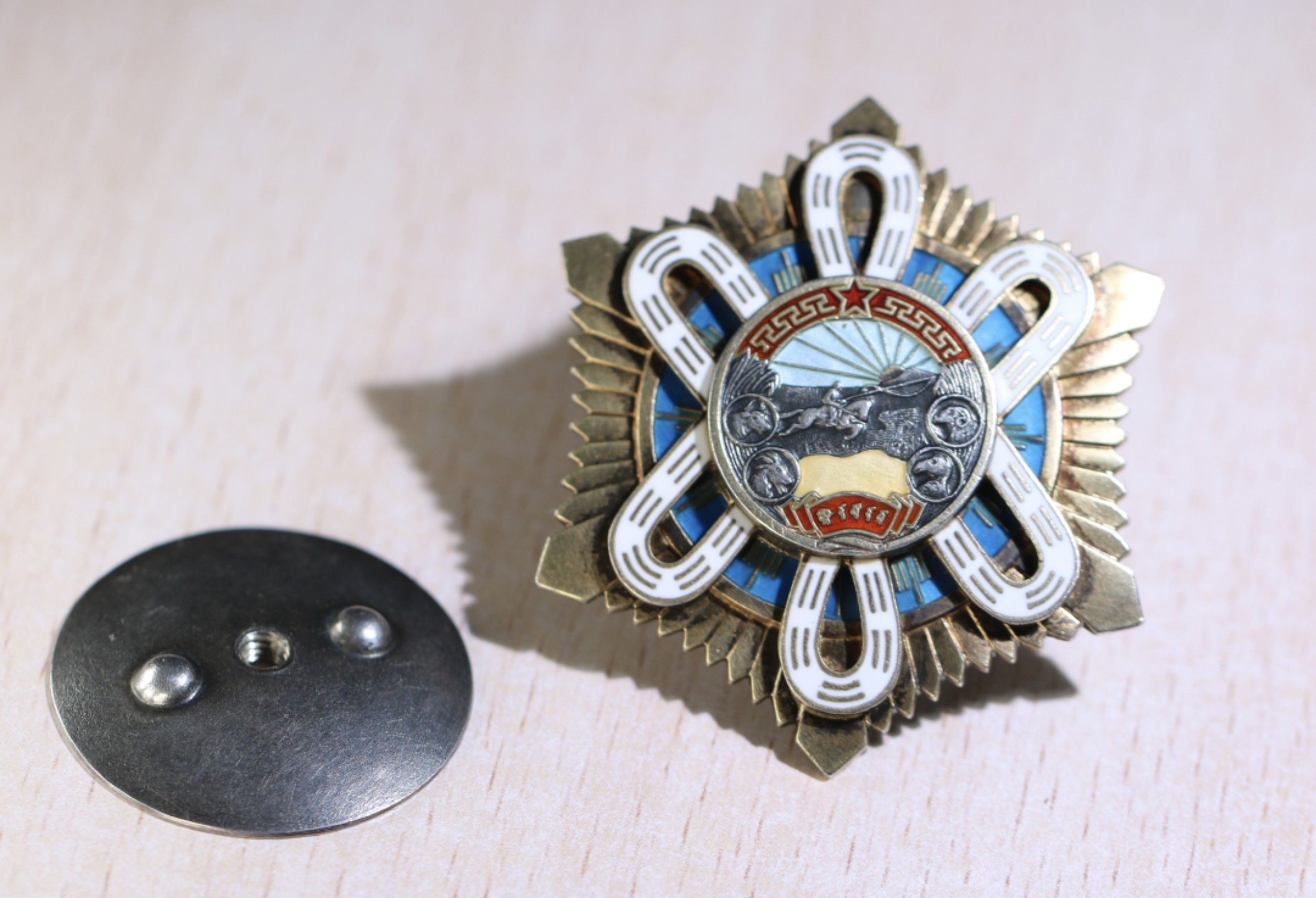 大猫徽章拍卖第207期 蒙古🇲🇳老蒙文北极星勋章 银质全品