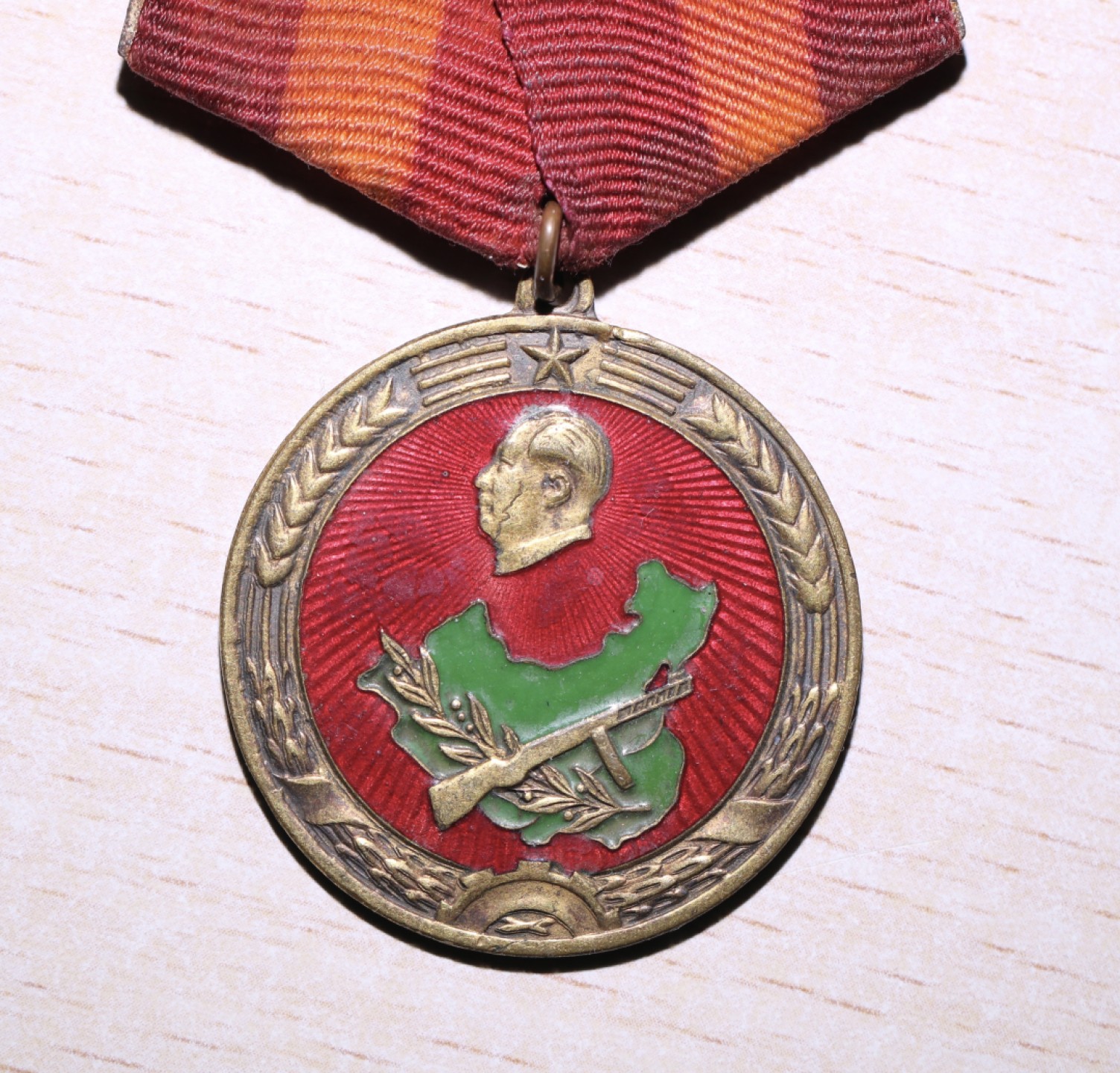 大猫徽章拍卖第207期 1957年昆明军区慰问代表团赠章 铜质