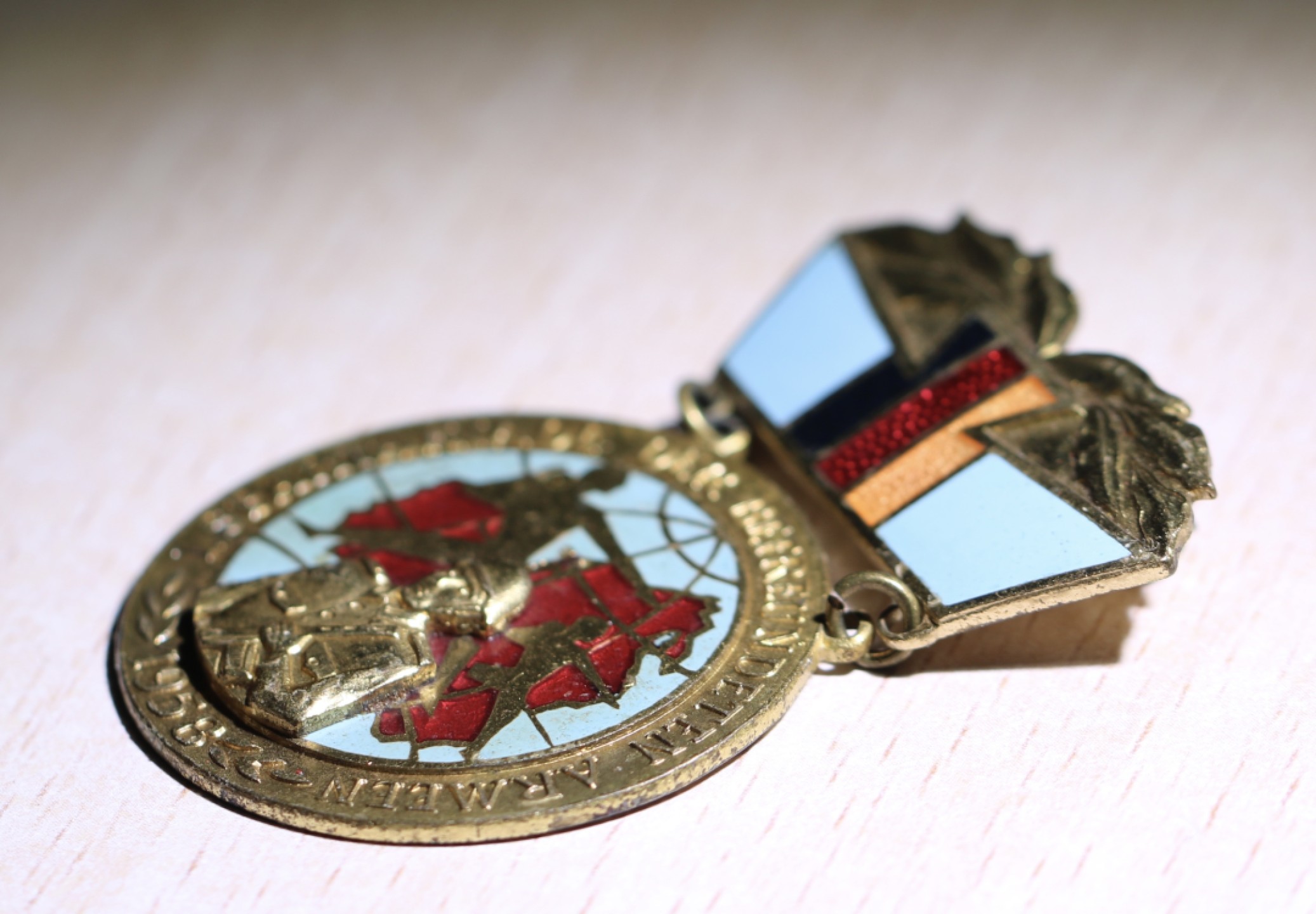 大猫徽章拍卖第207期 1958年德国莱比锡社会主义国际第一届友军运动会纪念章  铜质