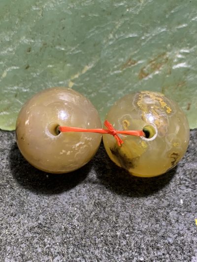 天然阜新黄金水草玛瑙腰珠一对 天然阜新黄金水草玛瑙腰珠一对