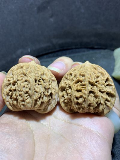 精美老款盘龙纹狮子头文玩核桃一对 - 精美老款盘龙纹狮子头文玩核桃一对