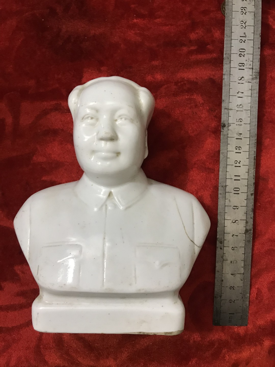 缤纷诚信拍606期 包老文革伟人坐像，肩部有裂痕，宽约13，高15Cm