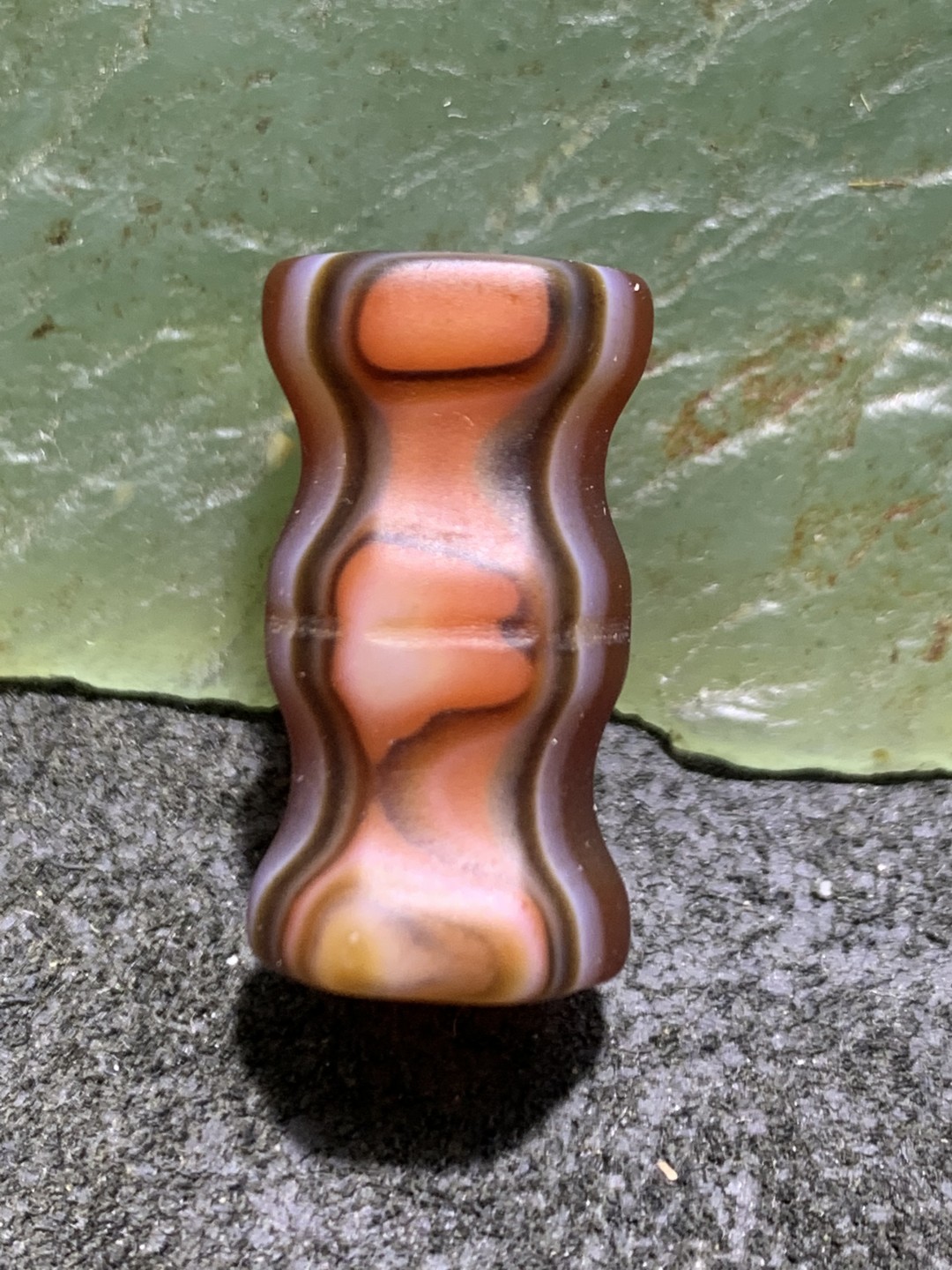精美亚光高玉化缠丝玛瑙六棱桶珠一颗，