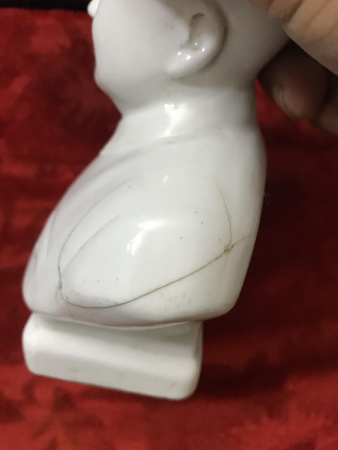 缤纷诚信拍606期 包老文革伟人坐像，肩部有裂痕，宽约13，高15Cm