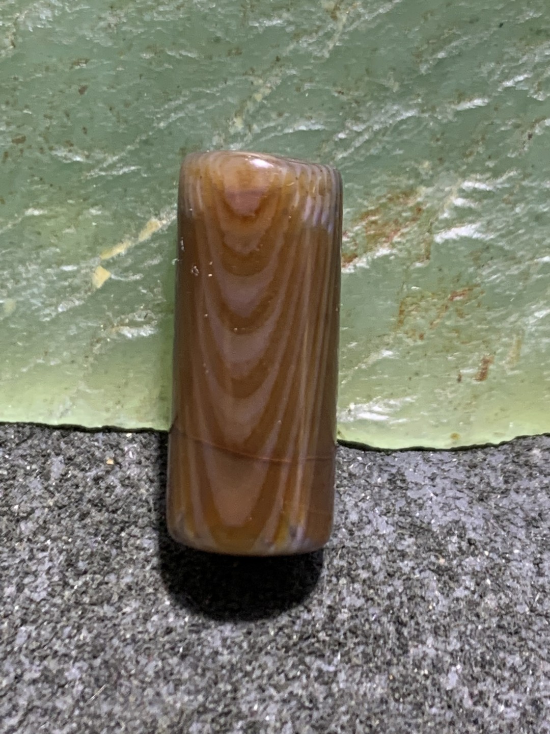 千层纹缠丝玛瑙通货直桶，随形桶珠一个，
