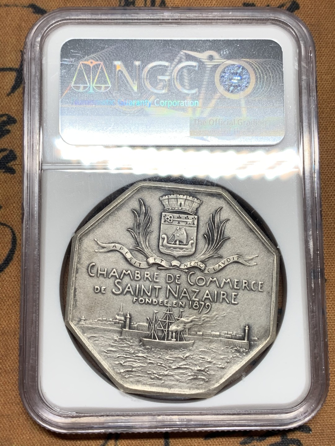 《竞宝斋》第113场-周日，周一 ，2场连拍（全场包邮） NGC MS64 法国 1879年 圣纳泽尔商会八角银章代用币 名家罗蒂作品 稀少品种 难得一见的高分！42mm超大规格