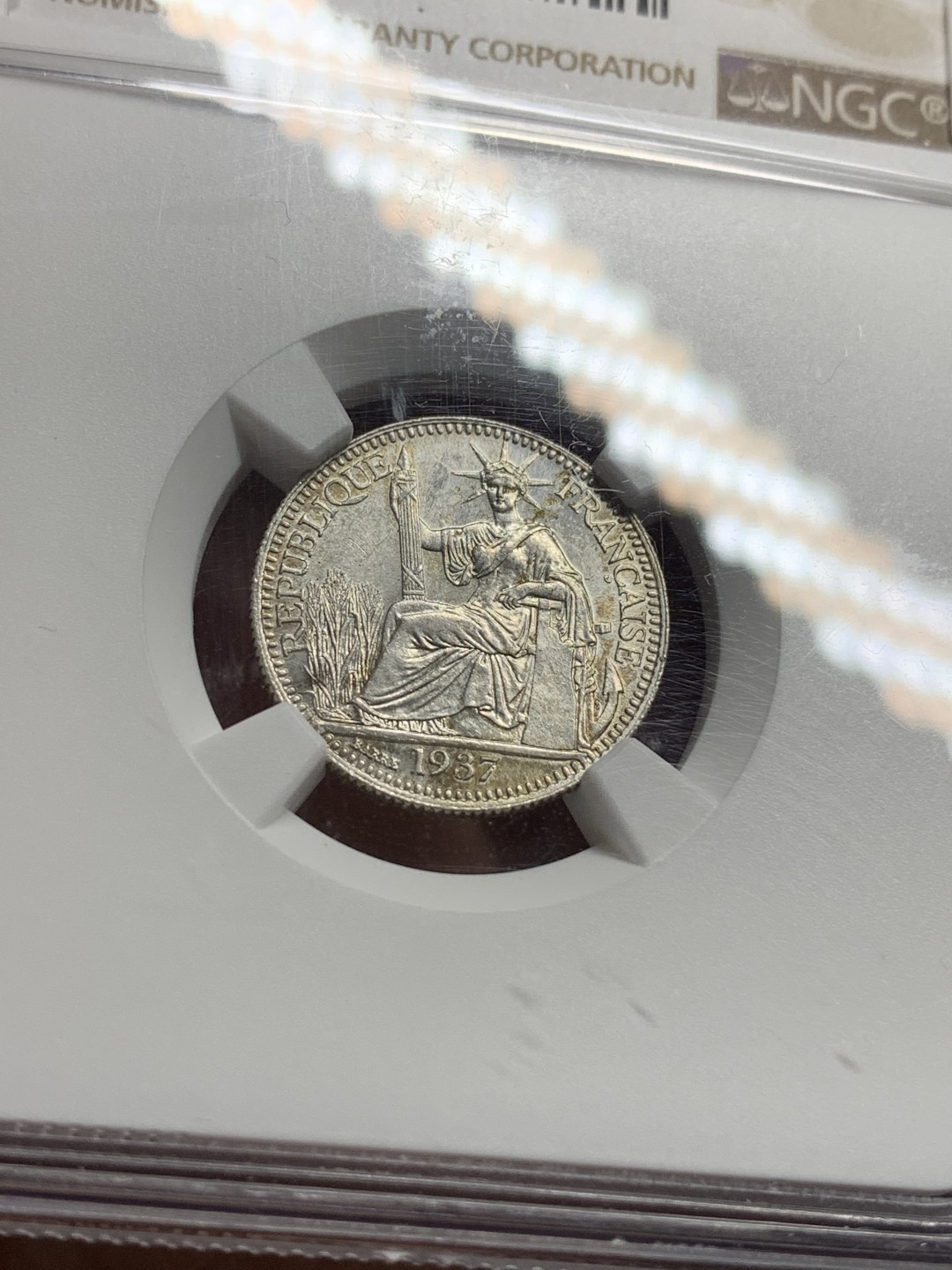 《竞宝斋》第113场-周日，周一 ，2场连拍（全场包邮） NGC MS64 1937年法属印支坐洋10分银币 压印十分好的一枚