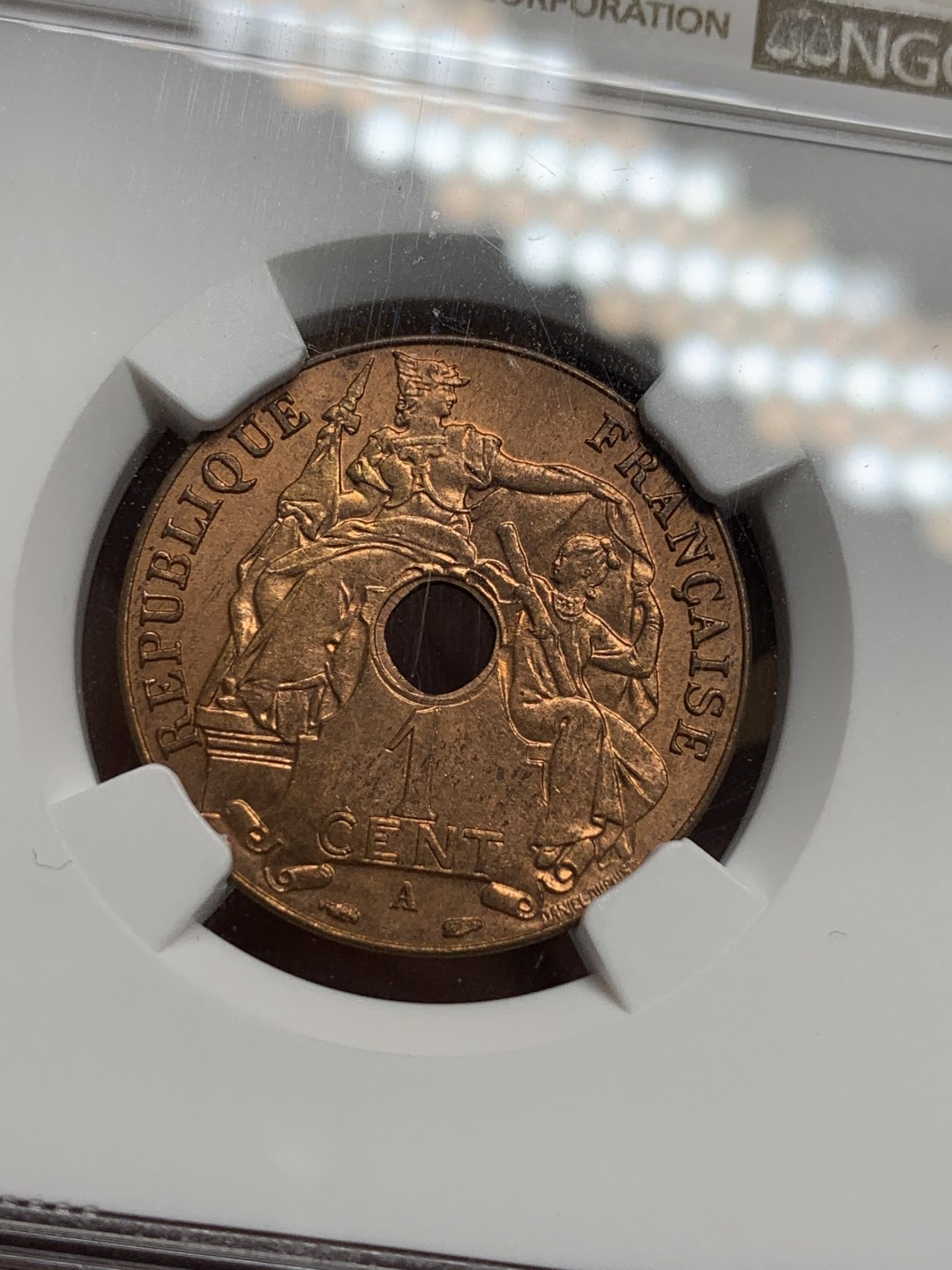 《竞宝斋》第113场-周日，周一 ，2场连拍（全场包邮） NGC-MS64RB 法属印支 1939年 百分之一 1分铜币 原铜光