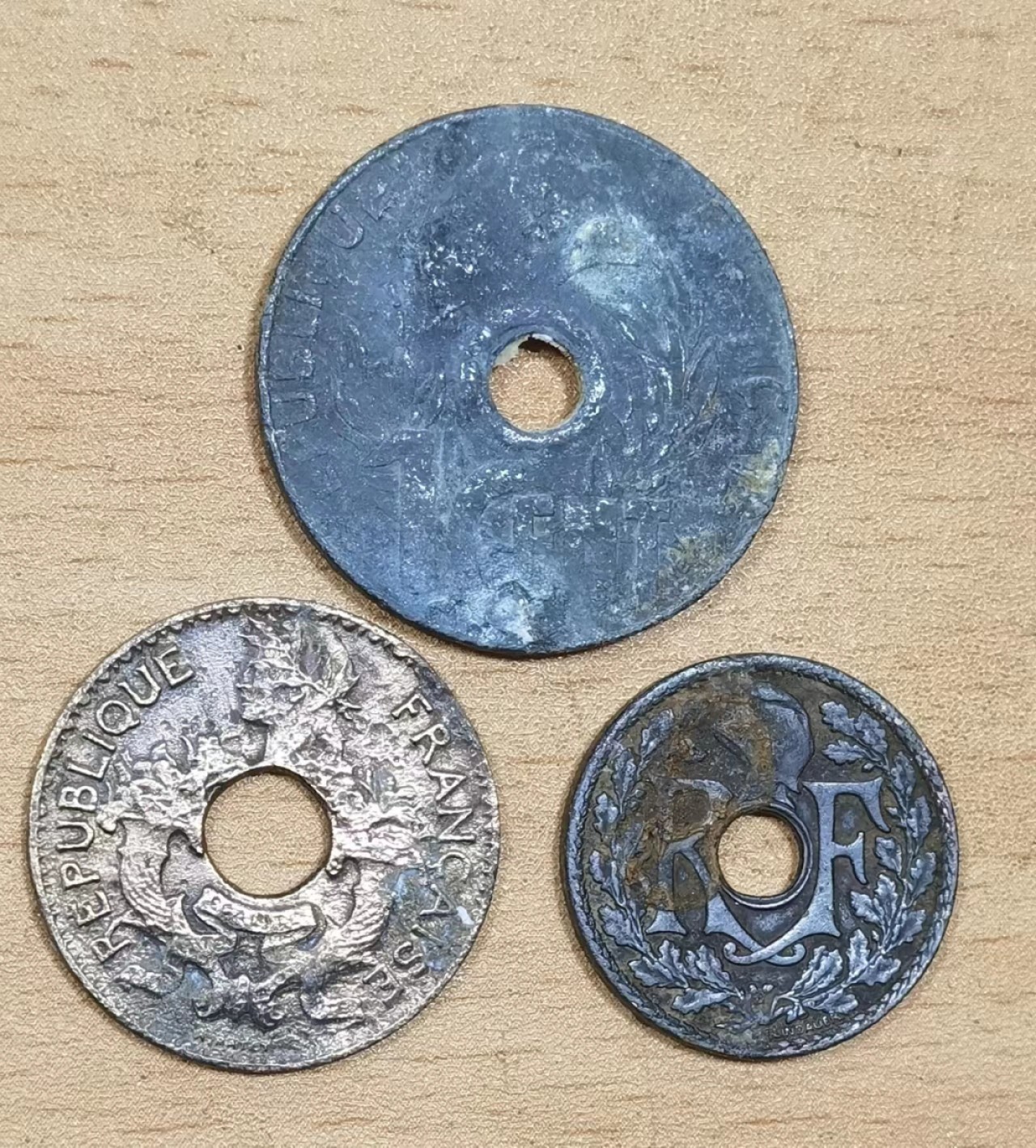 北京马甸外国币专卖微拍第八十八期，外国非贵金属流通币，纪念币专场，陆续上新，欢迎关注 法属印度之那三枚