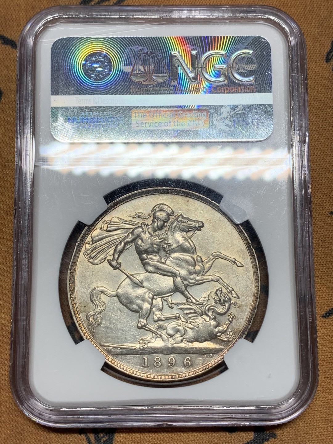 《竞宝斋》第113场-周日，周一 ，2场连拍（全场包邮） 英国 1896年 NGC AU50 维多利亚女王 披纱马剑 1克朗 LX版，传世黄油彩 状态好