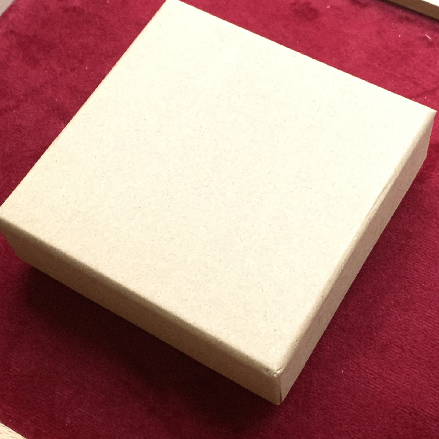 《竞宝斋》第113场-周日，周一 ，2场连拍（全场包邮） 玛丽莲.梦露纪念大铜章，90mm巨大尺寸，精美超高浮雕。巴黎造币厂出品，紫铜限量版，发行仅100枚，此枚编号67。铭刻记录下的美人，绝代风华