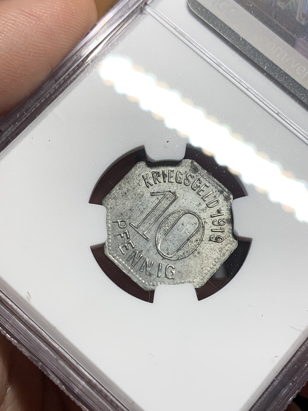 《竞宝斋》第113场-周日，周一 ，2场连拍（全场包邮） NGC-MS63 德紧 德国丁斯拉肯1919年壁冠10芬尼八边形锌币 少见品种