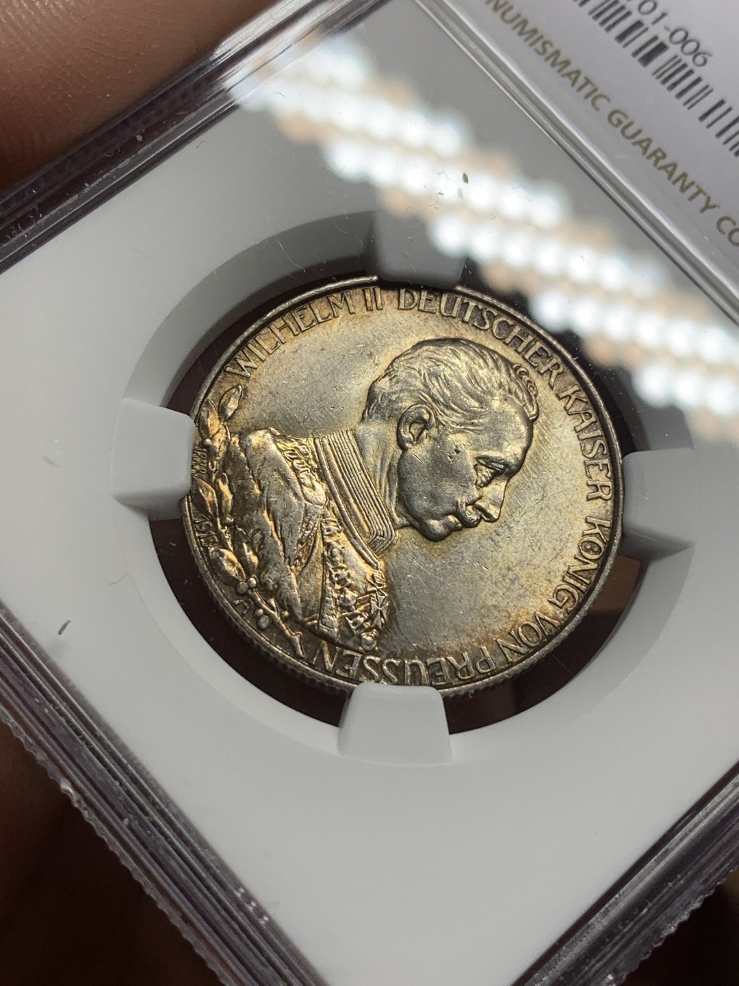 《竞宝斋》第113场-周日，周一 ，2场连拍（全场包邮） NGC-MS62 德国普鲁士 1913年 军装版威廉二世 2马克银币 原味好状态 这个面值比较少见