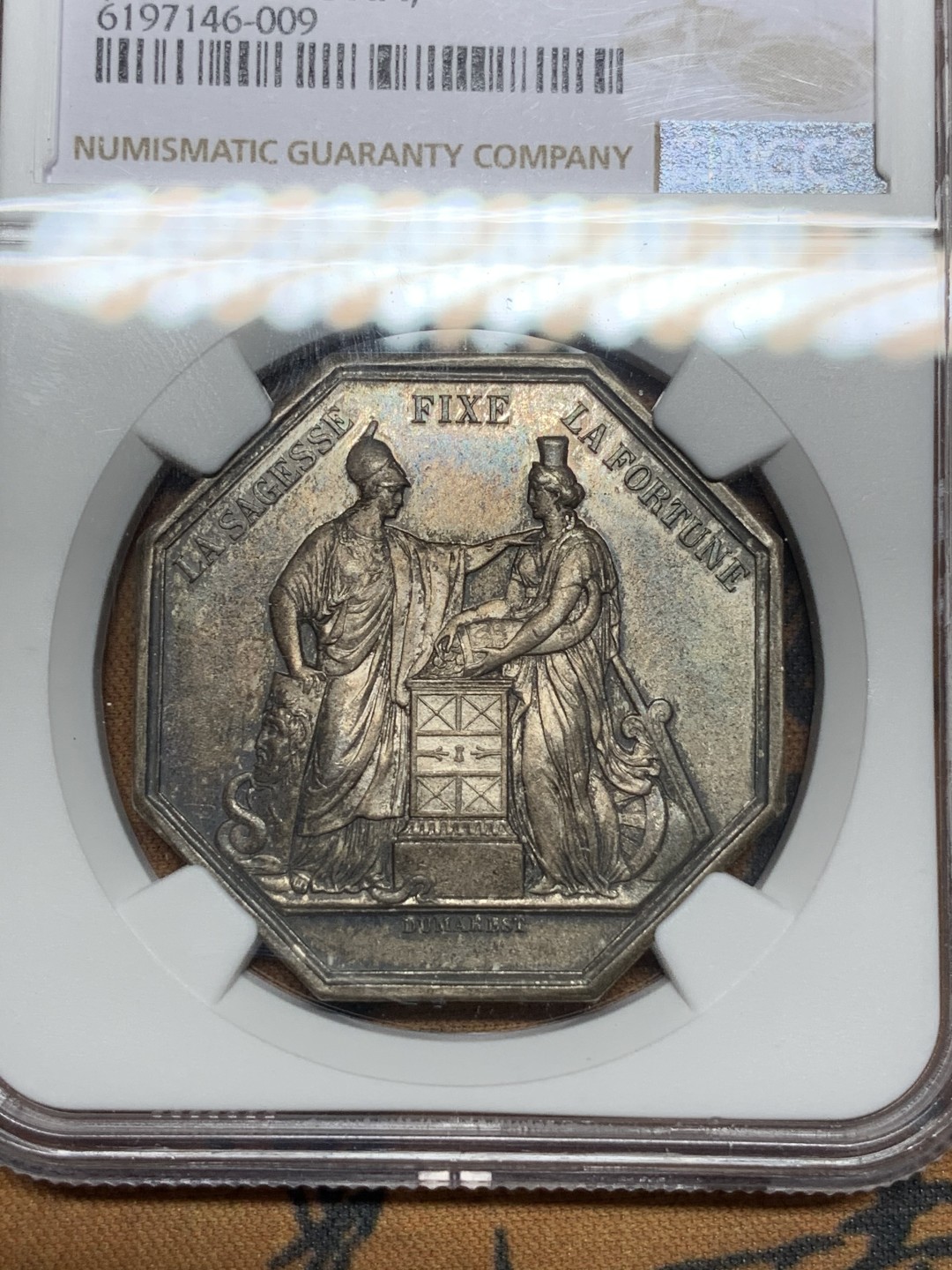 《竞宝斋》第113场-周日，周一 ，2场连拍（全场包邮） NGC MS63 法国 1900年法兰西银行百年纪念八角银章代用币 原味包浆深五彩