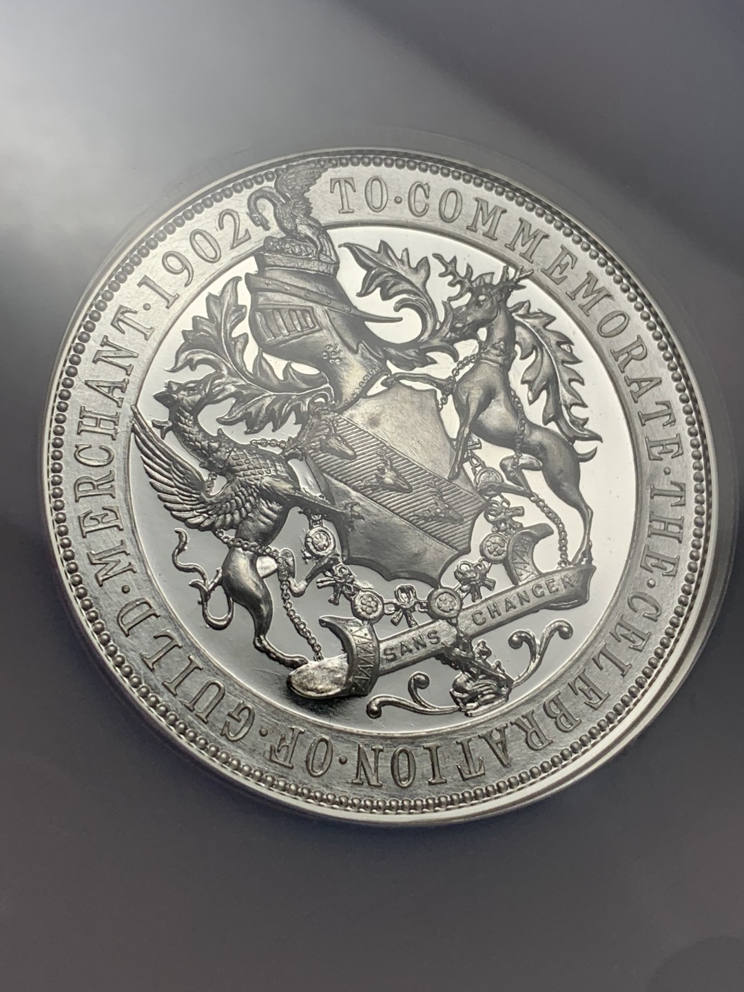 《竞宝斋》第113场-周日，周一 ，2场连拍（全场包邮） NGC-MS64 1902年英国普雷斯顿公会纪念章，原盒+镜面高分。大盒封装 WM白金属材质