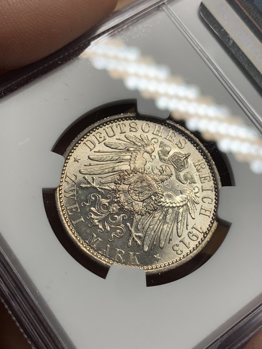 《竞宝斋》第113场-周日，周一 ，2场连拍（全场包邮） NGC-MS62 德国普鲁士 1913年 军装版威廉二世 2马克银币 原味好状态 这个面值比较少见