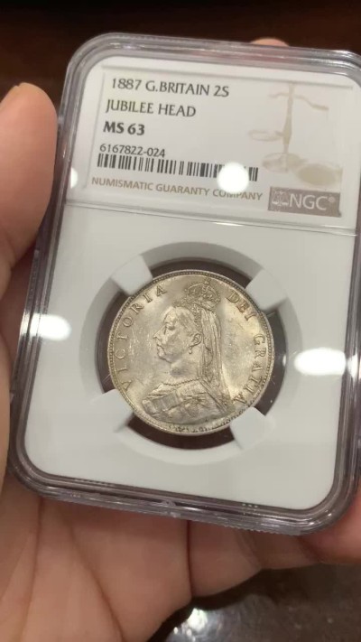 《竞宝斋》第113场-周日，周一 ，2场连拍（全场包邮） NGC MS63 英国1887年维多利亚高冠2先令银币原光BU品相