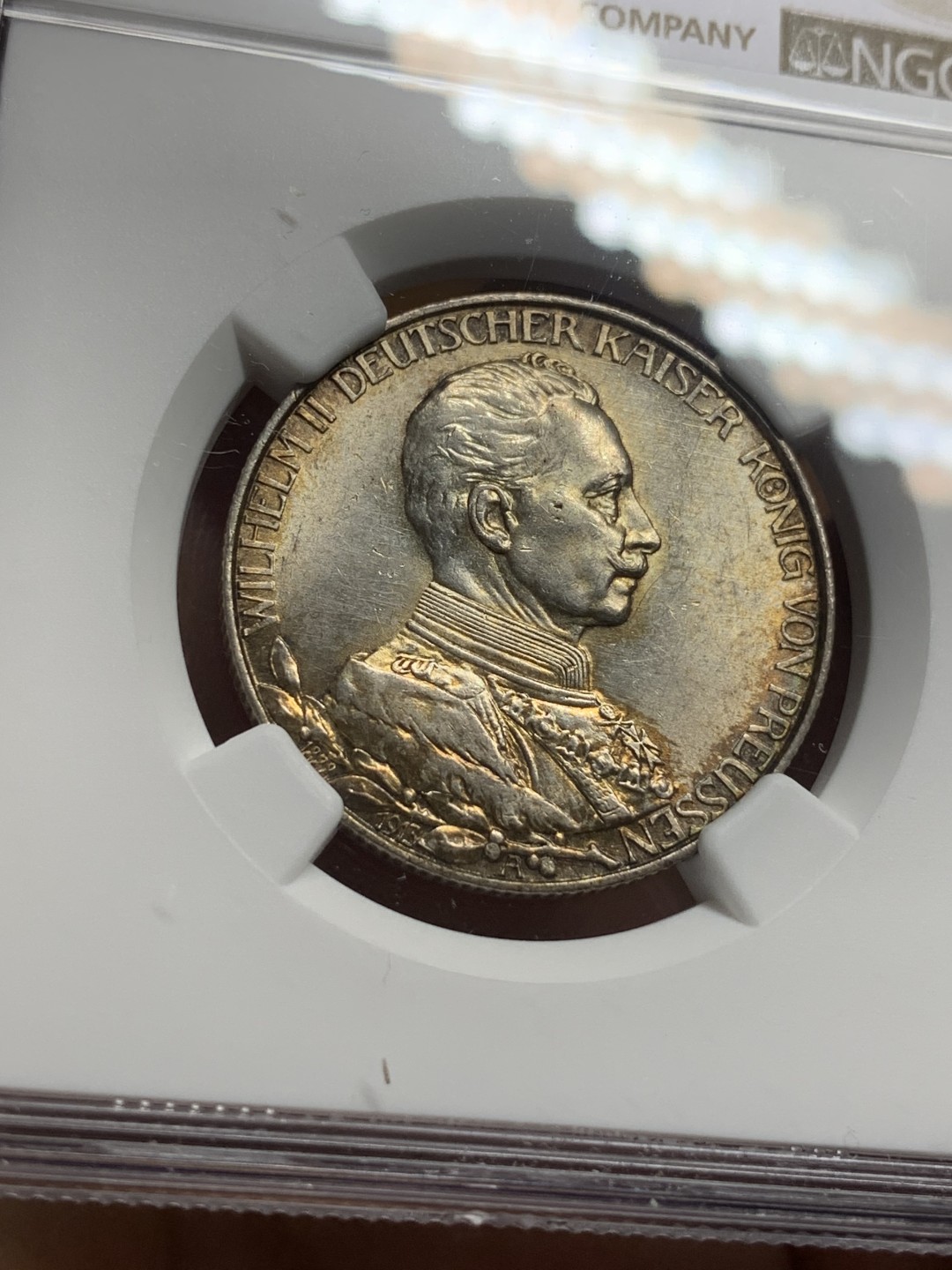 《竞宝斋》第113场-周日，周一 ，2场连拍（全场包邮） NGC-MS62 德国普鲁士 1913年 军装版威廉二世 2马克银币 原味好状态 这个面值比较少见