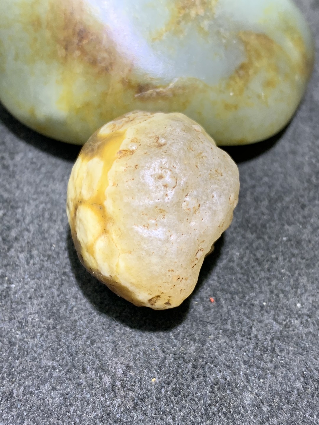 精美戈壁高玉化鱼籽纹筋脉石原石一颗，