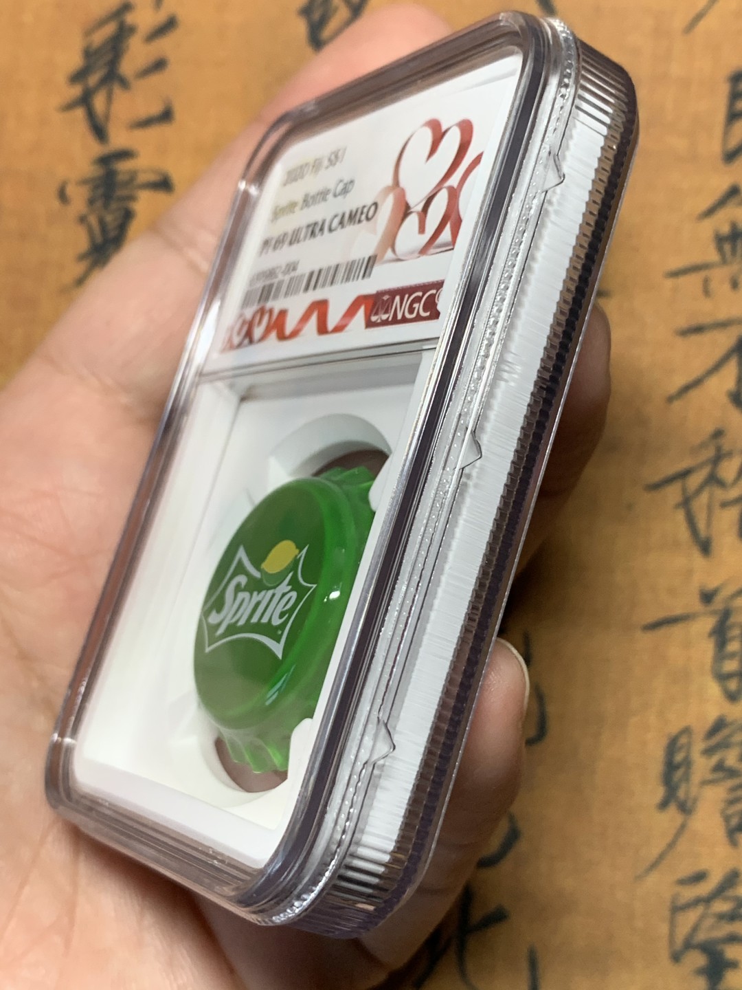 《竞宝斋》第113场-周日，周一 ，2场连拍（全场包邮） NGC PF69UC 2020 斐济雪碧 瓶盖精制银币 情人节标签 比较有意义