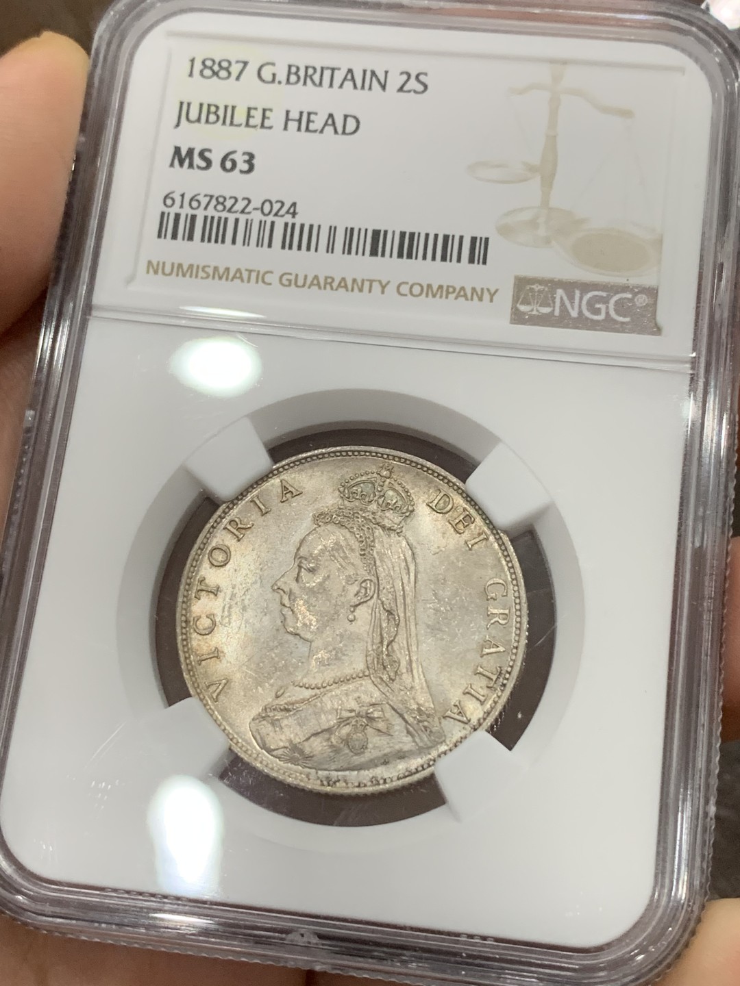 《竞宝斋》第113场-周日，周一 ，2场连拍（全场包邮） NGC MS63 英国1887年维多利亚高冠2先令银币原光BU品相